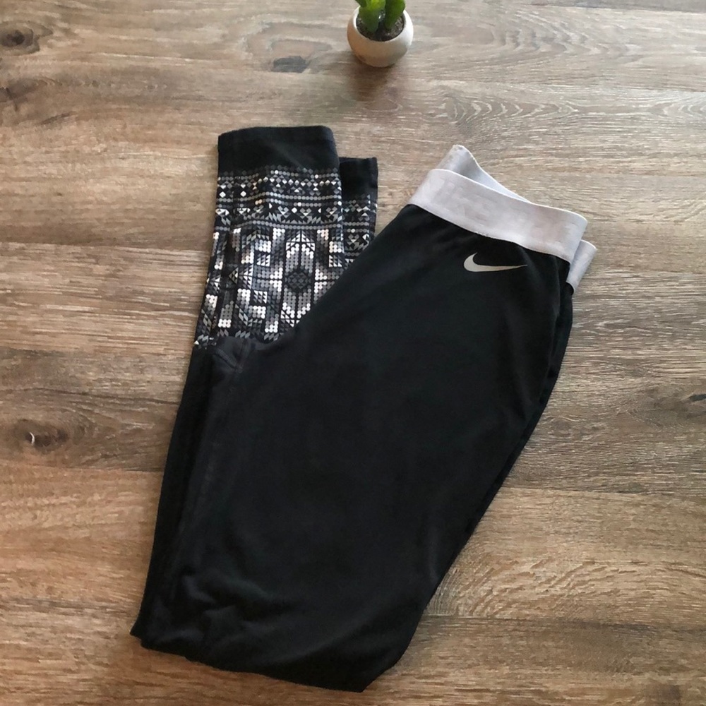 Nike Pro leggings black with tribal print ankle
